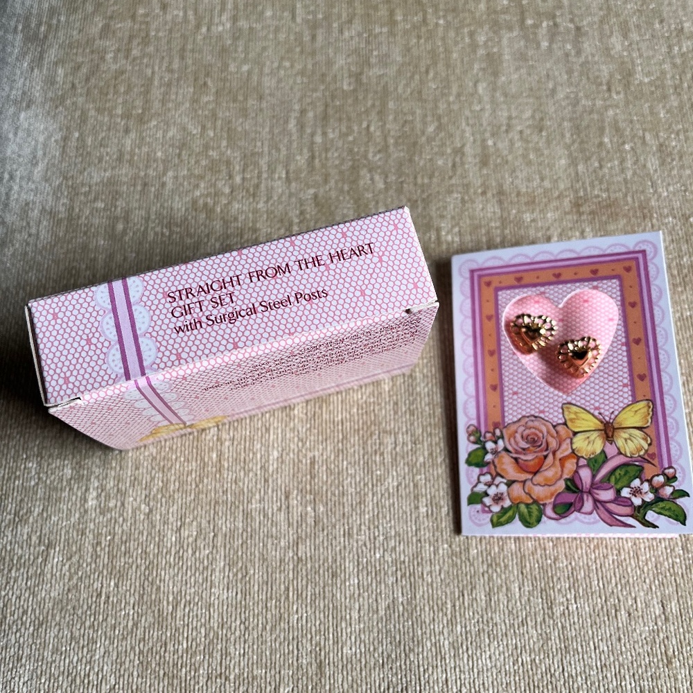 VINTAGE (1991) AVON STRAIGHT FROM THE HEART GIFT SET